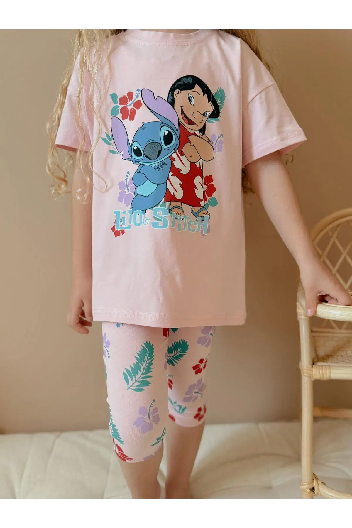 Lilo&amp; Stitch Baskılı Tişört ve Kapri taytlı Kız Takımı - Pembe